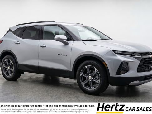 Used 2025 Chevrolet Blazer LT FWD image 1