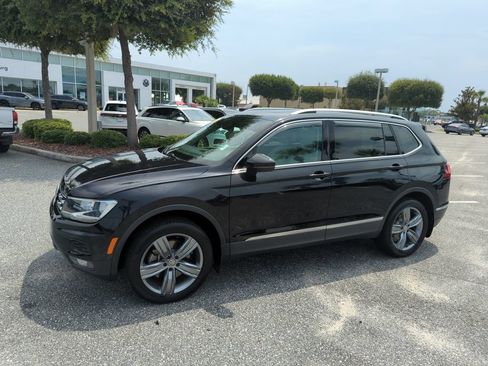 Used 2020 Volkswagen Tiguan SEL AWD/4WD image 13