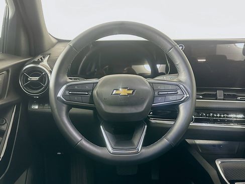 Used 2025 Chevrolet Equinox LT image 18