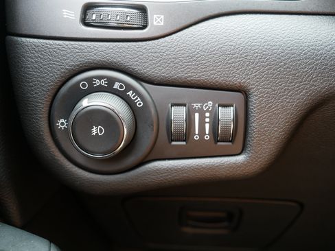 Used 2019 Jeep Cherokee Trailhawk w/ Cold Weather Group AWD/4WD image 23