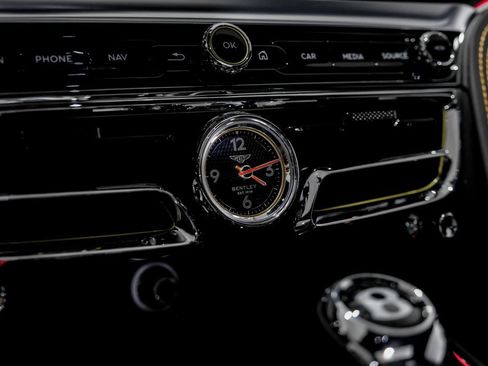 Used 2024 Bentley Flying Spur V8 image 26