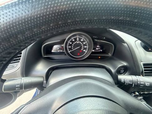 Used 2017 MAZDA MAZDA3 Touring FWD image 10