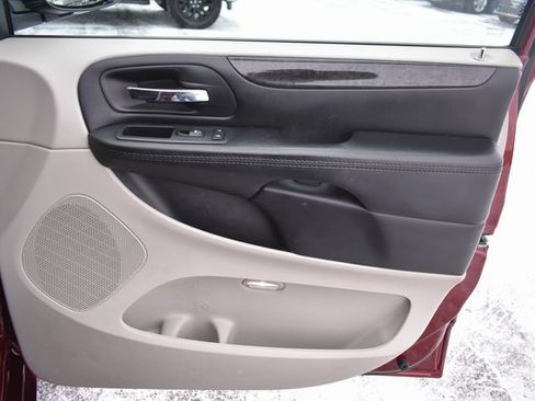 Used 2018 Dodge Grand Caravan SE image 40