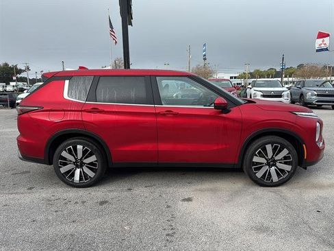 New 2025 Mitsubishi Outlander SE image 7