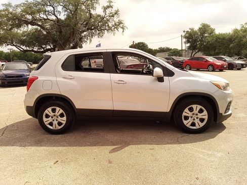 Used 2018 Chevrolet Trax LS image 4