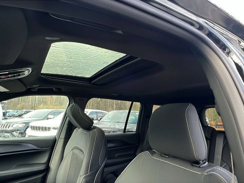 New 2025 Jeep Grand Cherokee Laredo X image 18