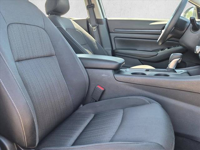 Used 2025 Nissan Altima 2.5 SV AWD/4WD image 14