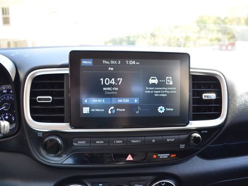 Used 2022 Hyundai Venue SE image 10