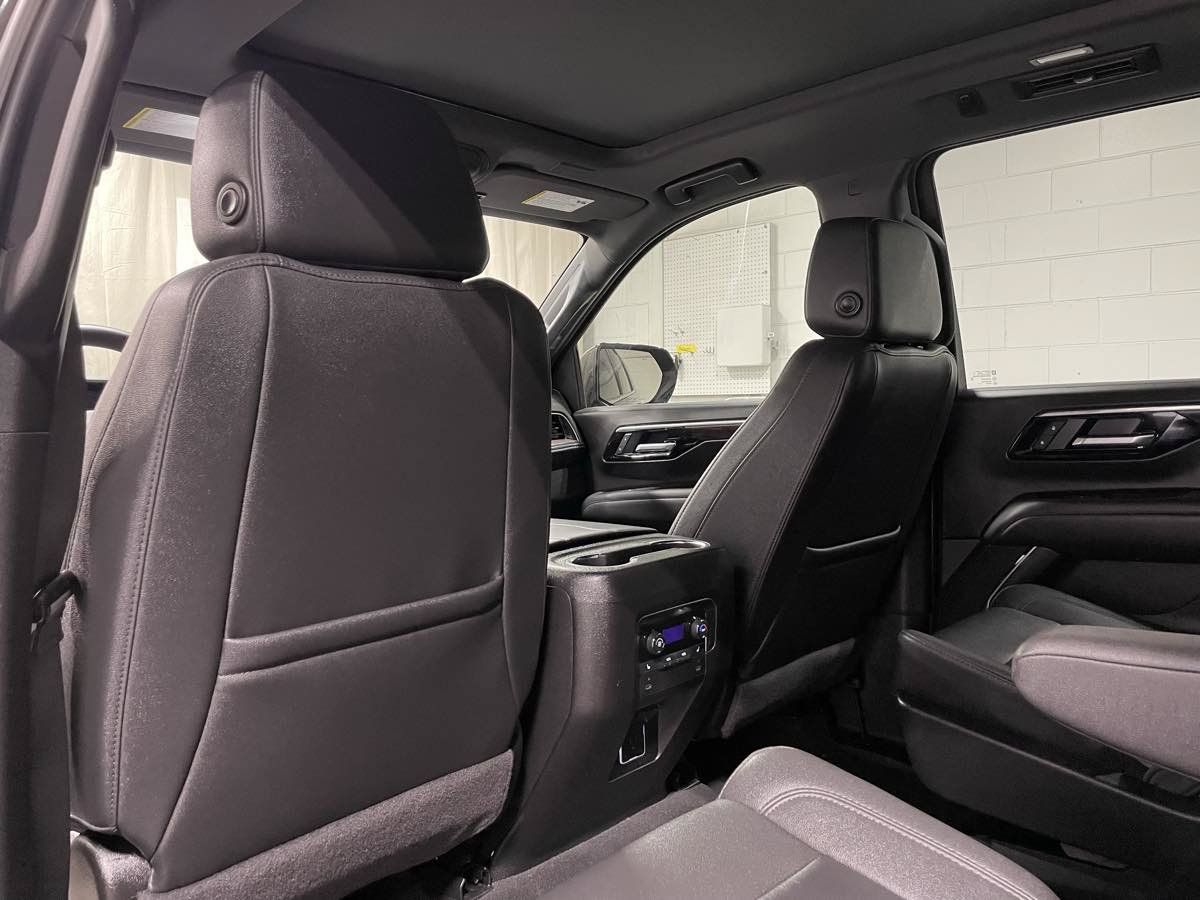 Used 2025 Chevrolet Suburban LT w/ Comfort Package AWD/4WD image 11