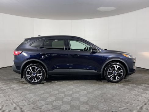 Used 2021 Ford Escape SE w/ SE Sport Appearance Package image 5