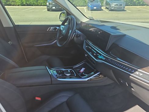 Used 2023 BMW X7 xDrive40i w/ Premium Package image 13