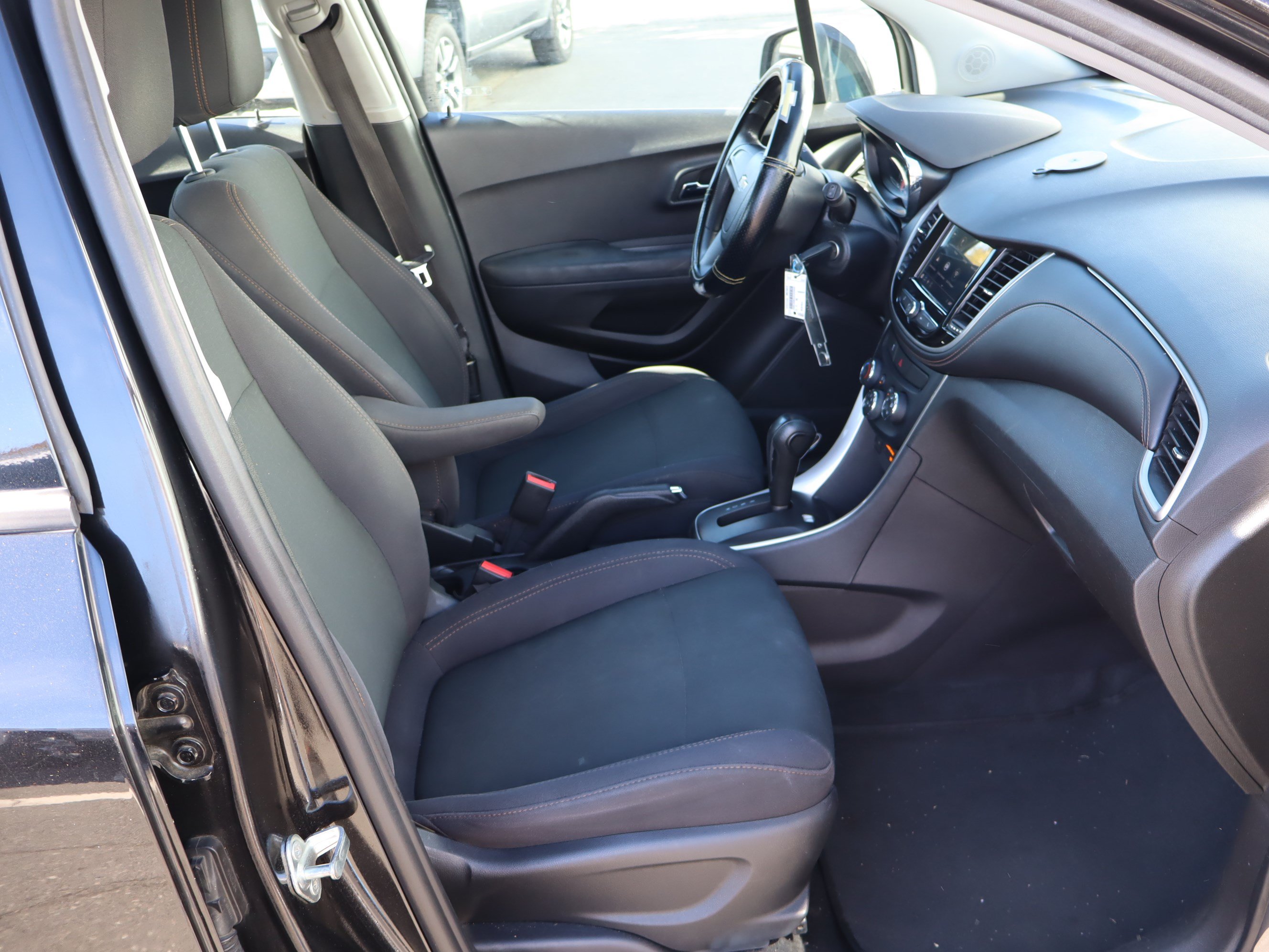 Used 2018 Chevrolet Trax LS FWD image 35