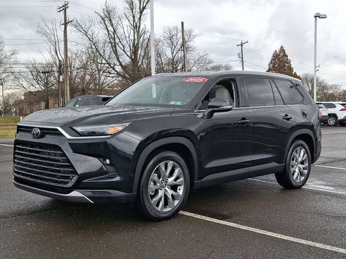 Certified 2025 Toyota Grand Highlander AWD image 3
