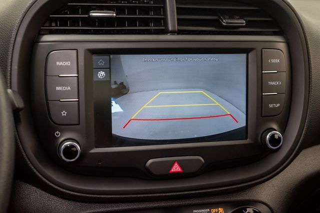 Used 2025 Kia Soul LX w/ LX Technology Package FWD image 16