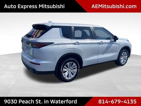 New 2026 Mitsubishi Outlander ES image 7