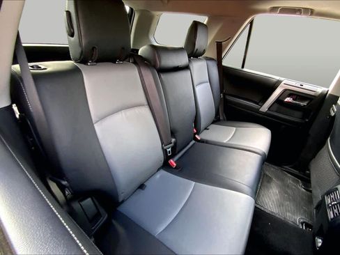 Used 2022 Toyota 4Runner SR5 Premium w/ Moonroof Package AWD/4WD image 20