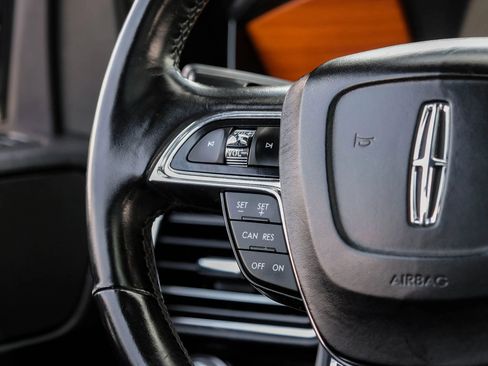 Used 2018 Lincoln Navigator Select AWD/4WD image 22