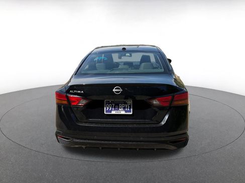 Used 2025 Nissan Altima 2.5 SV FWD image 14