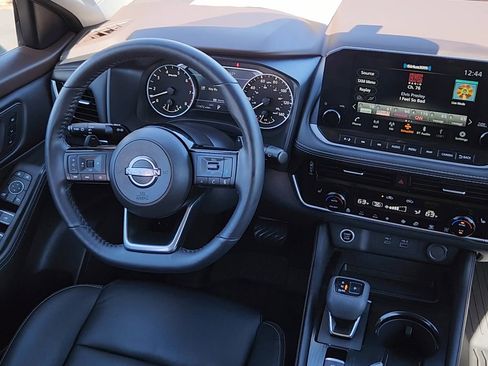 Used 2023 Nissan Rogue SL w/ SL Premium Package image 5