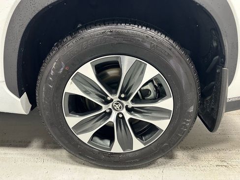 Used 2025 Toyota Highlander XLE image 66