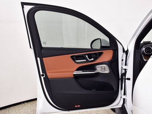 Certified 2024 Mercedes-Benz GLC 300 image 17