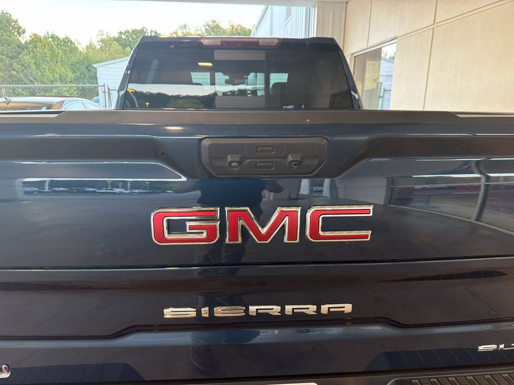 Used 2023 GMC Sierra 1500 SLT w/ SLT Premium Plus Package AWD/4WD image 4