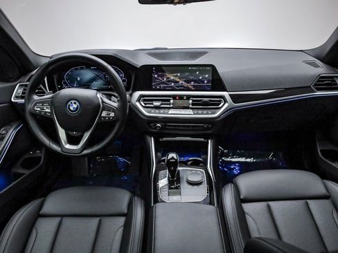 Certified 2022 BMW 330e w/ Convenience Package image 13