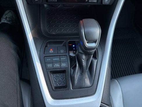 Used 2023 Toyota RAV4 XLE Premium image 16