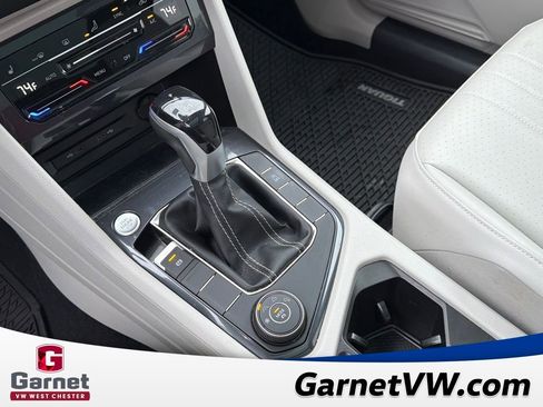 Used 2023 Volkswagen Tiguan SE w/ Panoramic Sunroof Package image 24