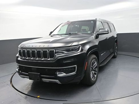 Used 2024 Jeep Wagoneer L Series II w/ Flexible Seating Group AWD/4WD image 5