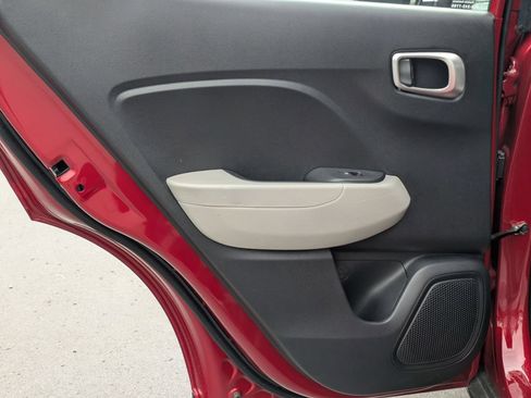 Used 2025 Hyundai Venue SEL FWD image 26