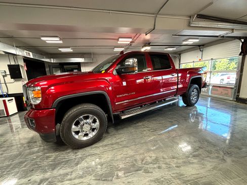 Used 2018 GMC Sierra 3500 Denali w/ Duramax Plus Package image 5