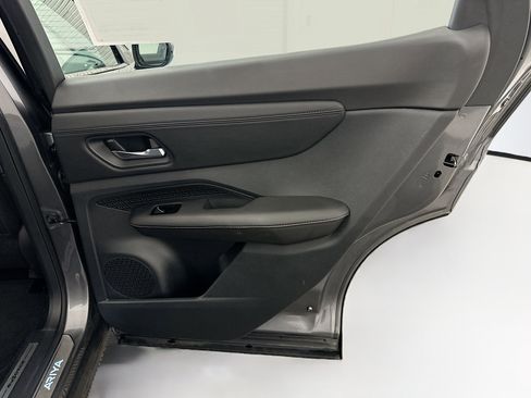 Used 2023 Nissan Ariya AWD image 31