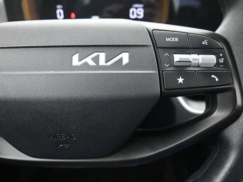Used 2025 Kia K4 FWD image 26