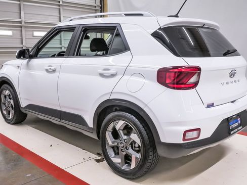 Certified 2024 Hyundai Venue SEL FWD image 8