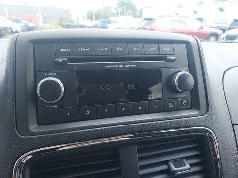 Used 2015 Dodge Grand Caravan SXT FWD image 14