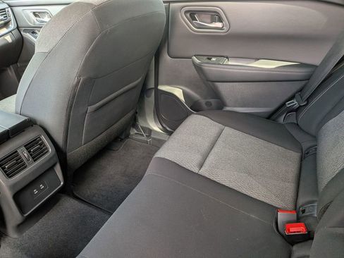 Certified 2025 Nissan Rogue SV FWD image 32