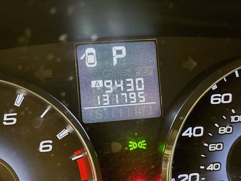 Used 2011 Subaru Outback 2.5i Limited w/ PWR Moonroof Pkg image 18