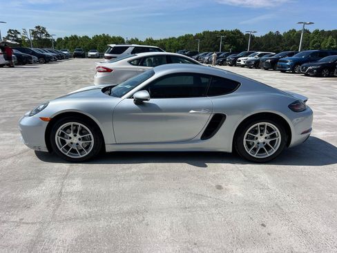 Used 2018 Porsche 718 Cayman RWD image 8