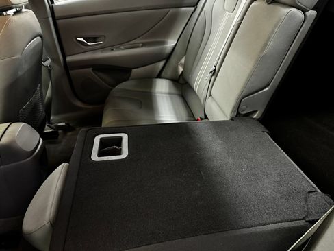 Used 2025 Hyundai Elantra SEL FWD image 30