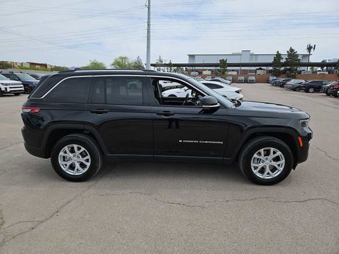 Used 2023 Jeep Grand Cherokee Limited image 9