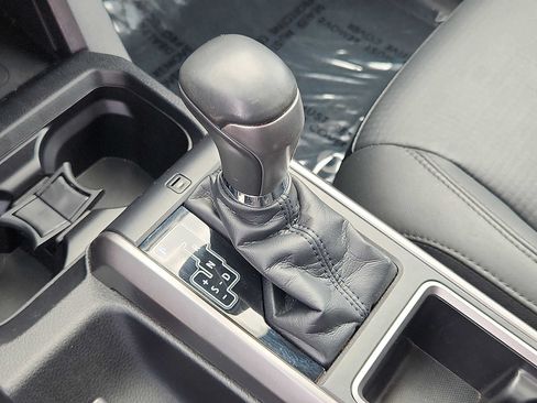 Used 2022 Toyota Tacoma Limited AWD/4WD image 14