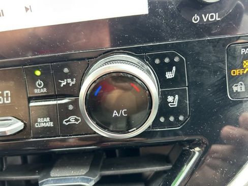 Used 2023 Toyota Highlander Platinum FWD image 22