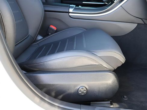 Used 2024 Mercedes-Benz C 300 4MATIC Sedan image 12