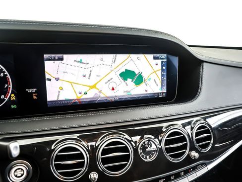 Used 2019 Mercedes-Benz S 560 Sedan image 20