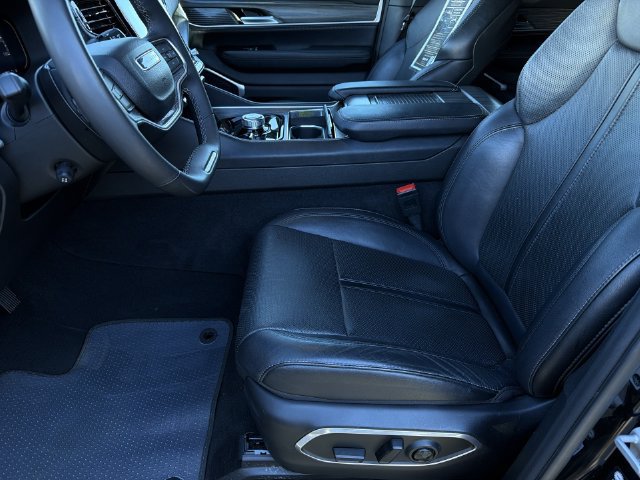 Used 2024 Jeep Wagoneer L Series II w/ Flexible Seating Group AWD/4WD image 22