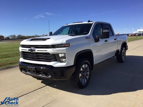 Used 2025 Chevrolet Silverado 2500 Custom w/ Custom Value Package image 11