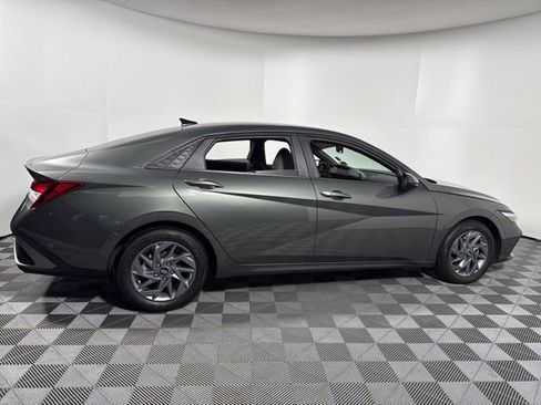 Used 2024 Hyundai Elantra SEL image 8