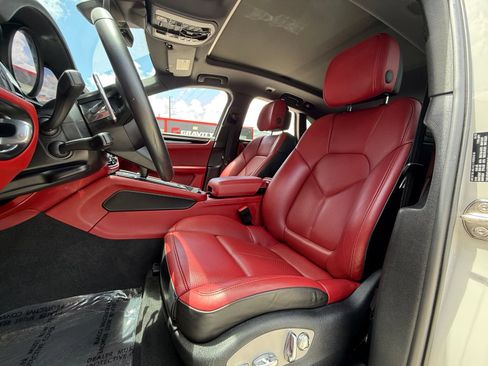 Used 2022 Porsche Macan S AWD/4WD image 41