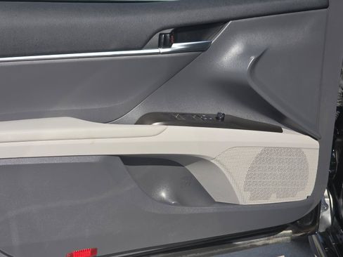 Used 2021 Toyota Camry SE FWD image 14